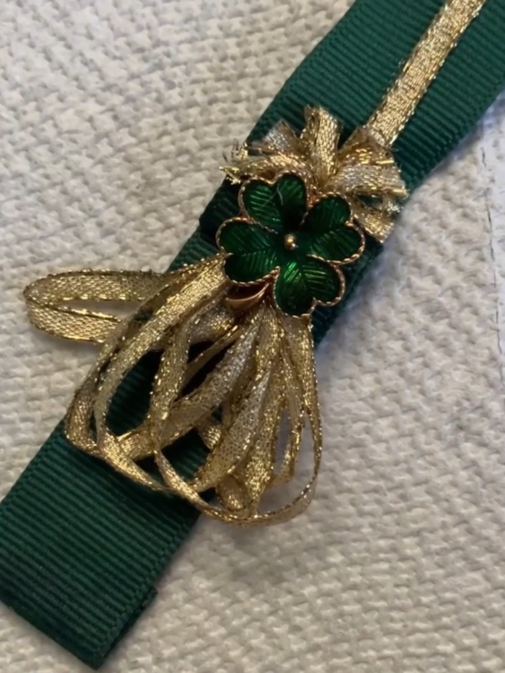 New 16” Handmade Irish Bookmark Green & Gold Ribbon Shamrock & Rhinestone kisses - Picture 2 of 4
